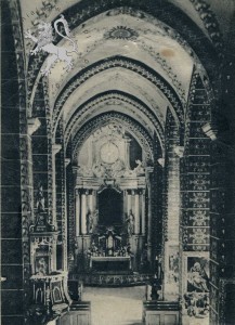 Innenraum der Pfarrkirche, im Hauptaltar findet sich eine Kopie eines Bildes von Guido Reniego "Auferstehung der Jungfrau Marie)