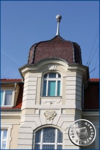 Der "thurmartige Abschluss des Treppenhauses" über dem ehemaligen Haupteingang des Kreisständehauses - Bild: GT