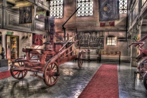 Historische "Spritze" im Feuerwehrmuseum von Rakwitz/Rakoniewice - Bild: http://muzeum.psp.wlkp.pl/